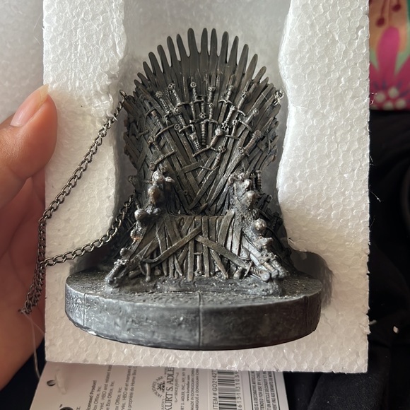 A Game of Thrones holiday ornament - Picture 4 of 5